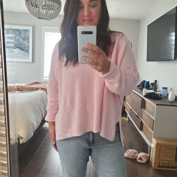 Meet your Posher, Danielle - Picture 2 of 2